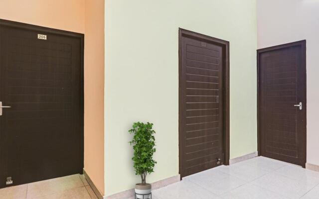 OYO Flagship 70198 The Cz Inn