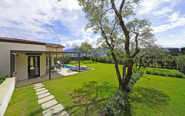 Pelaca 1931 Small Villa with Minipool