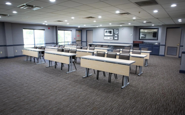 Country Inn & Suites by Radisson, Burlington (Elon), NC