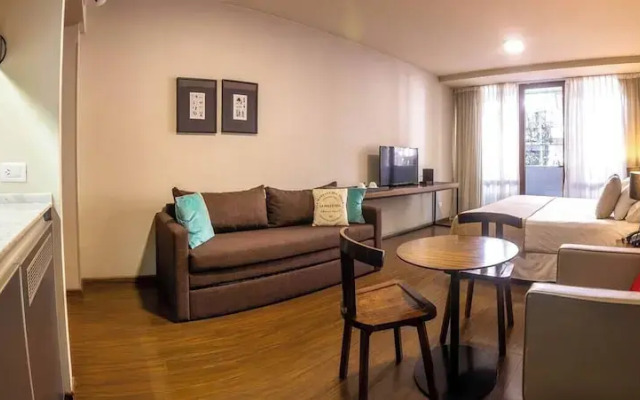 High End Spacious Studio in Soho T105