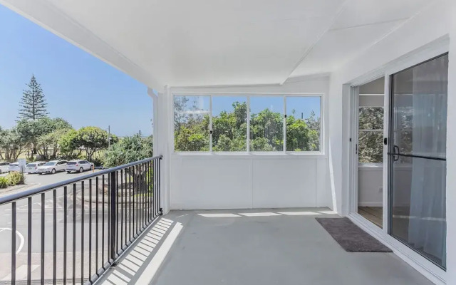 Relax on Marine Parade 2 BDR Apartment