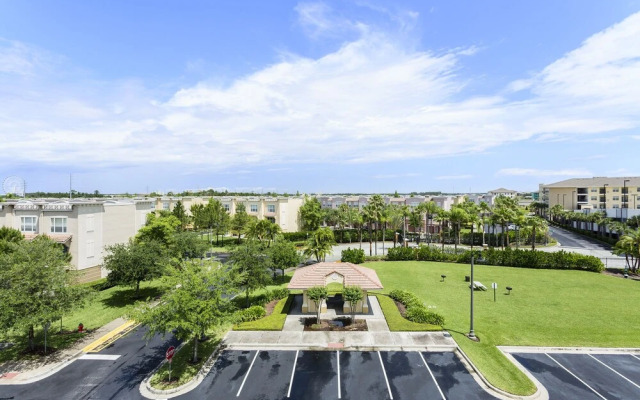 Condo W/view of New Orlando Eye!near Attractions