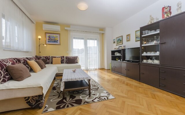 Apartment Lola