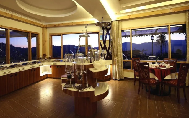 Crescent Resort