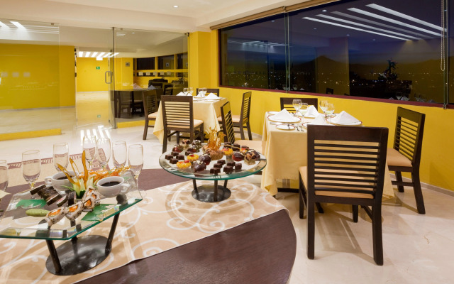 Holiday Inn Puebla Finsa by IHG