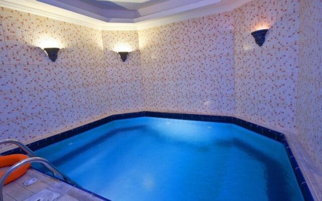 Royal In Villas