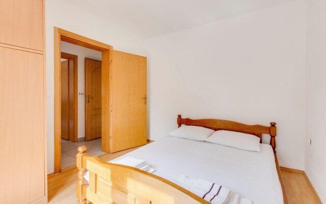 Beautiful Apartment in Marsici With Wifi and 1 Bedrooms