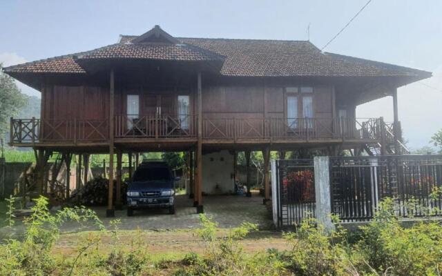 Rumah Kayu Sumberrejo