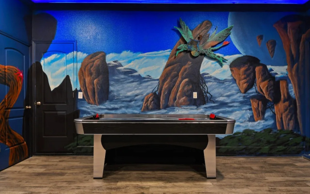 Disney themed, pool, close to parks!