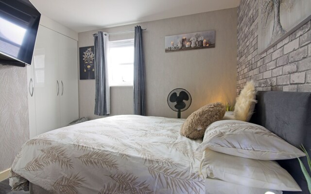 2 Bed Apt - Free Parking - Close to City Centre