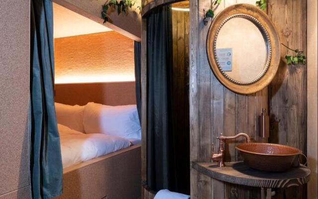 Peanut Medieval Lodge