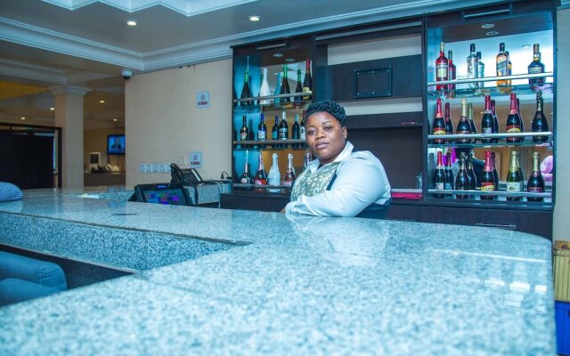 Royal Crest Hotel & Suites