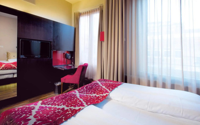 Home Hotel Folketeateret
