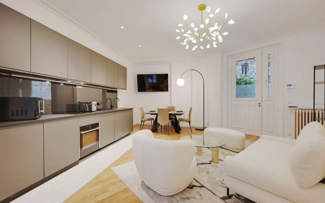 Superb Apartment With Terrace 2br/4p Trocadero