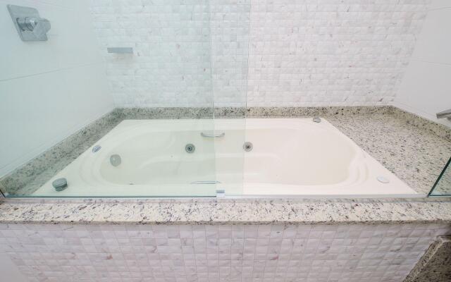 Incrível casa com churrasqueira em Jurerê RDR030