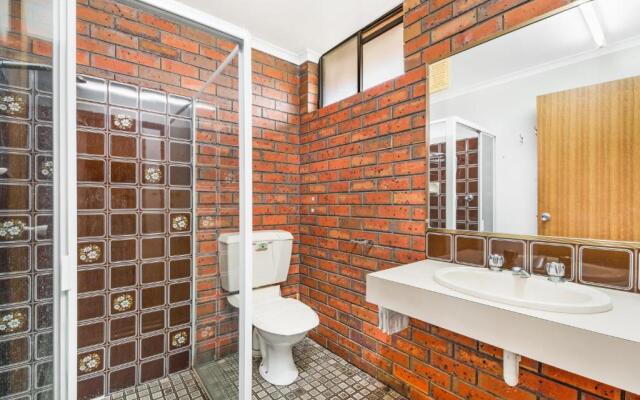 Golden Country Motel & Caravan Park