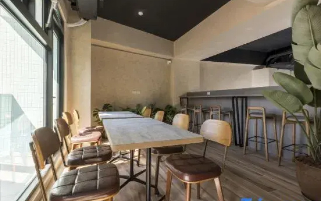 Superb Hotel