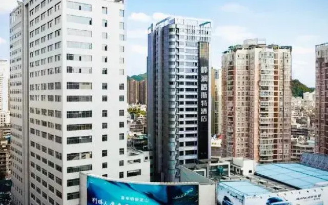 Guizhou Fengrun Karst Hotel (Jiaxiu Tower Qingyun Market Store)