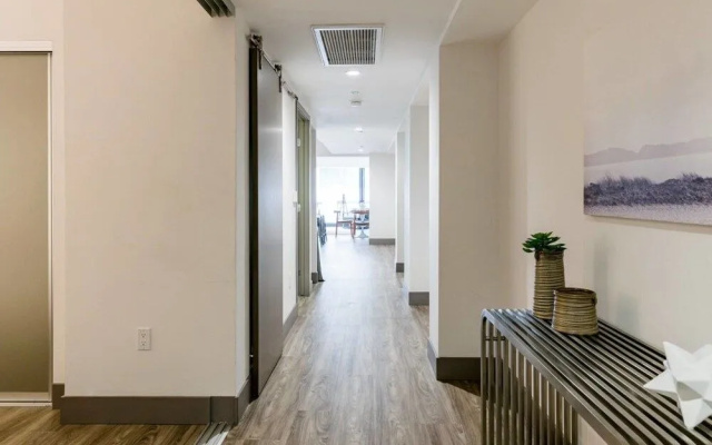 Modern & Spacious 2-Bedroom DTLA