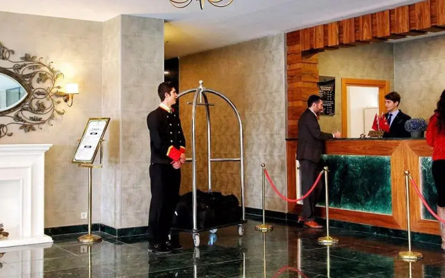 Sarissa Hotel