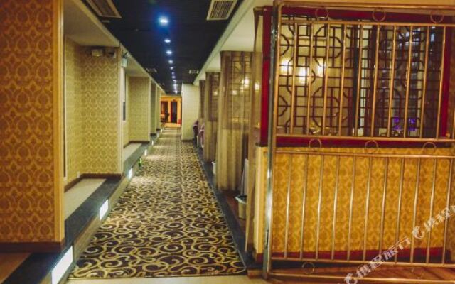 Yibin Tianhao Business Hotel (Gaobus Station Building Materials City)