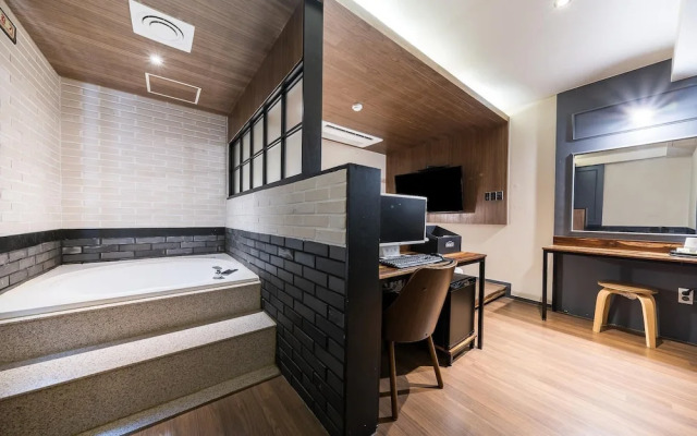 Busan Yonghodong Adena Hotel