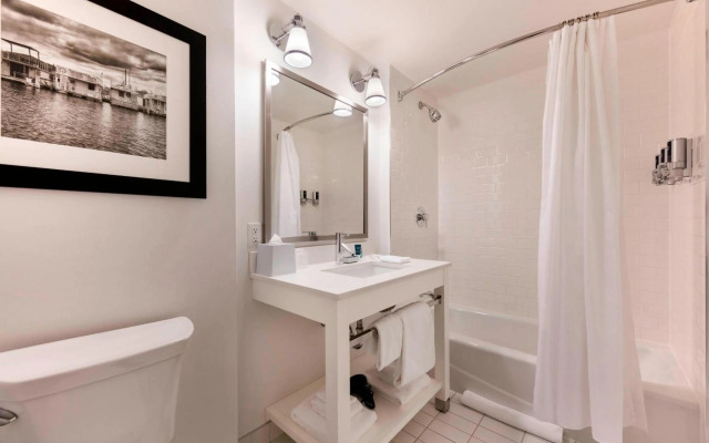 Four Points by Sheraton Kelowna Airport