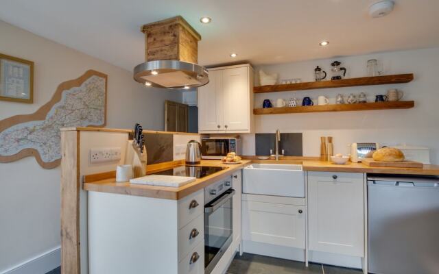 Lovely Holiday Home in Saint Agnes With Garden