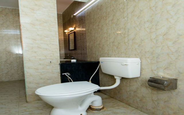 The ECR Grand Residency by OYO Rooms