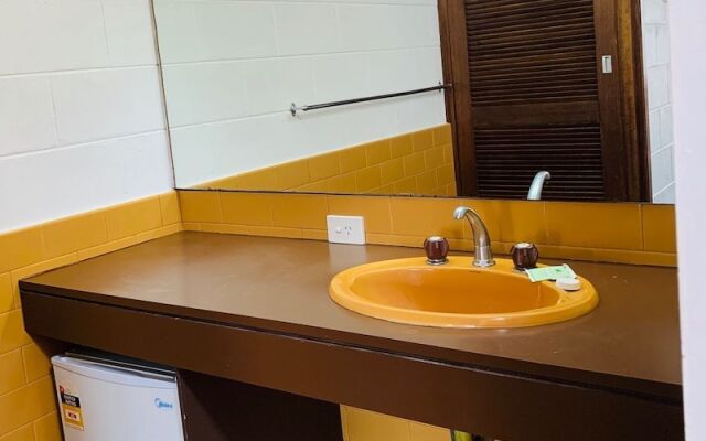 Caledonian Hotel Motel