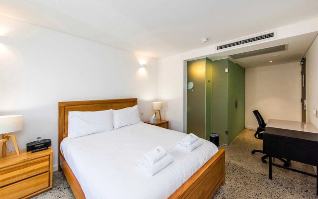 Traditional Room In Northbridge with Rooftop Terrace