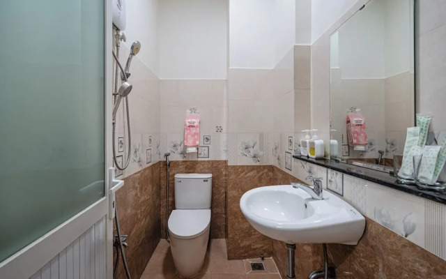 Hearth and Home De Tham