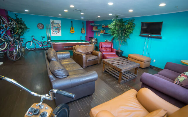 ITH Zoo Hostel San Diego