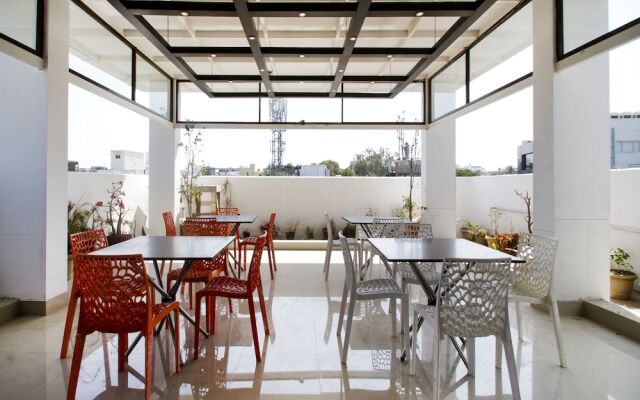 Collection O 7601 Hotel Park Heights Banjara Hills