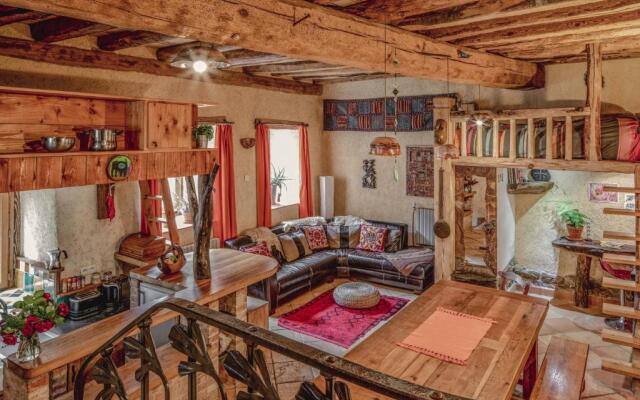 The Dragon Barn - Studio