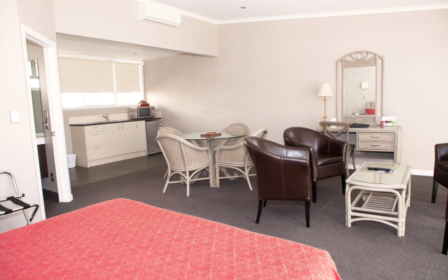 The Avenue Hotel