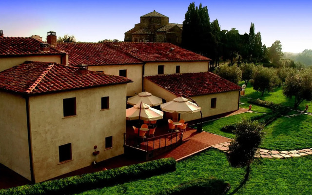 Sovana Hotel & Resort