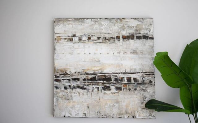 Wow Southport Apartment Near Light Rail Station