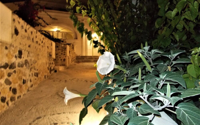 Loukas Kontos Traditional House