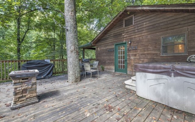 Cozy Cabin Between Gatlinburg & Pigeon Forge W/ Hot Tub 1 Bedroom Cabin by Redawning