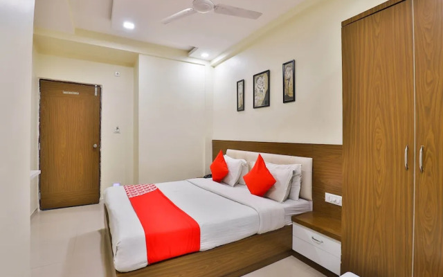 OYO 11985 Hotel Khushboo