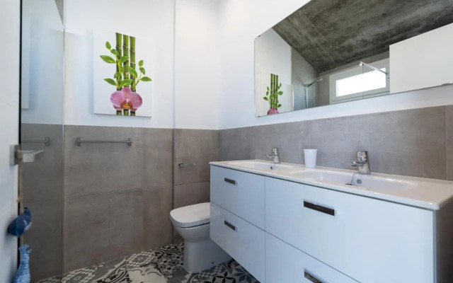 Durmiendo sobre el mar, Vivienda Los Riscos