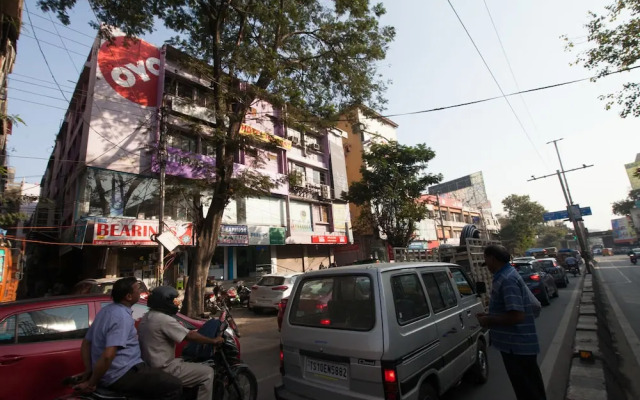 OYO 22907 Hotel Holiday