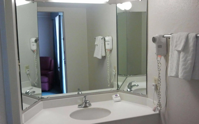 Baymont by Wyndham Tulsa Broken Arrow