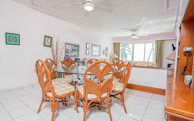 Playa Azul Apt with Sea views & Pool