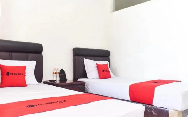 RedDoorz near Alun Alun Wonosobo