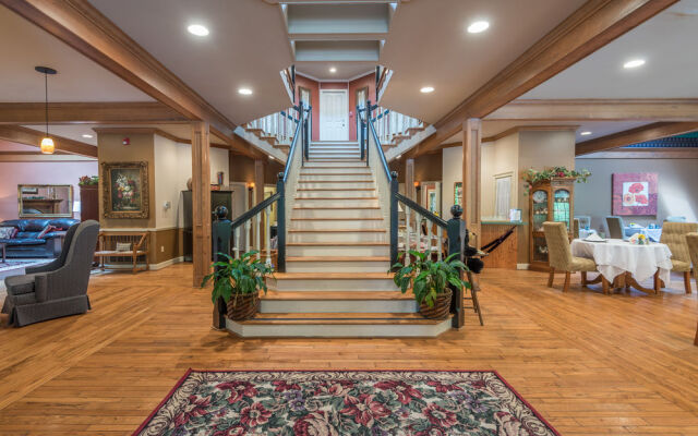 Eight Gables Inn