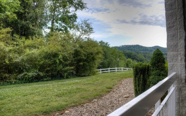 Whispering Pines 312