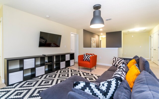 1474 Rolling Fairway