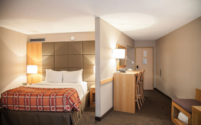 iHOTEL & Conference Center Red Deer